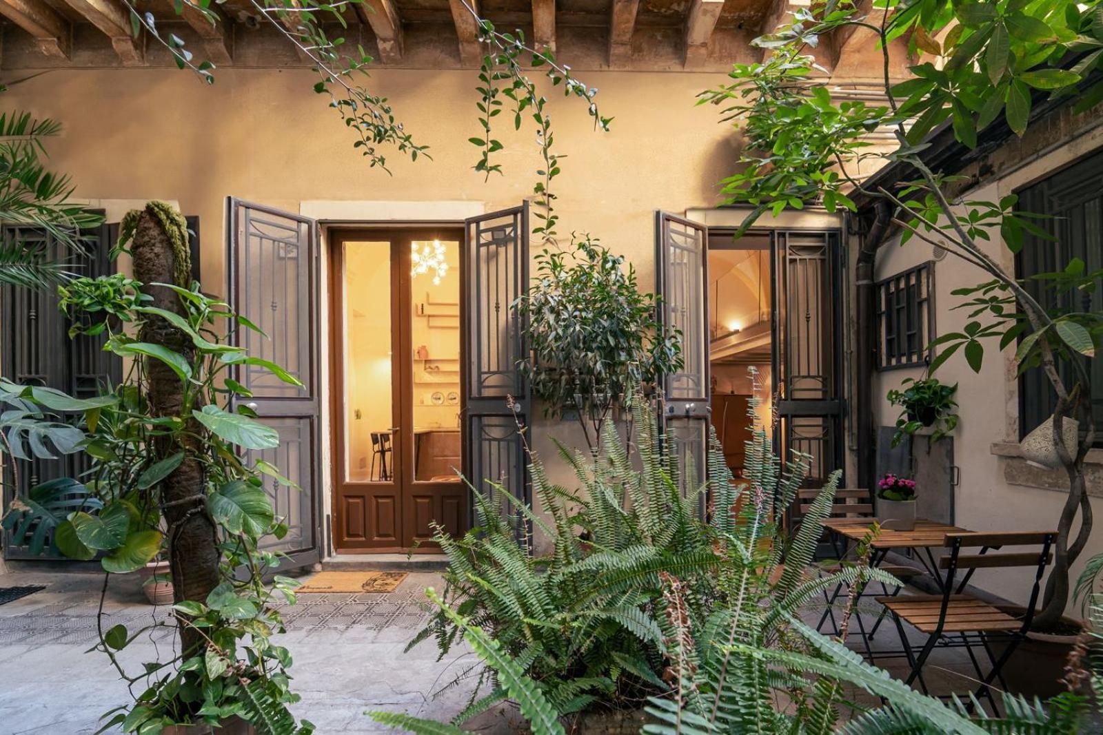 Elegant Design Apartment In Historical City Center Κατάνια Εξωτερικό φωτογραφία